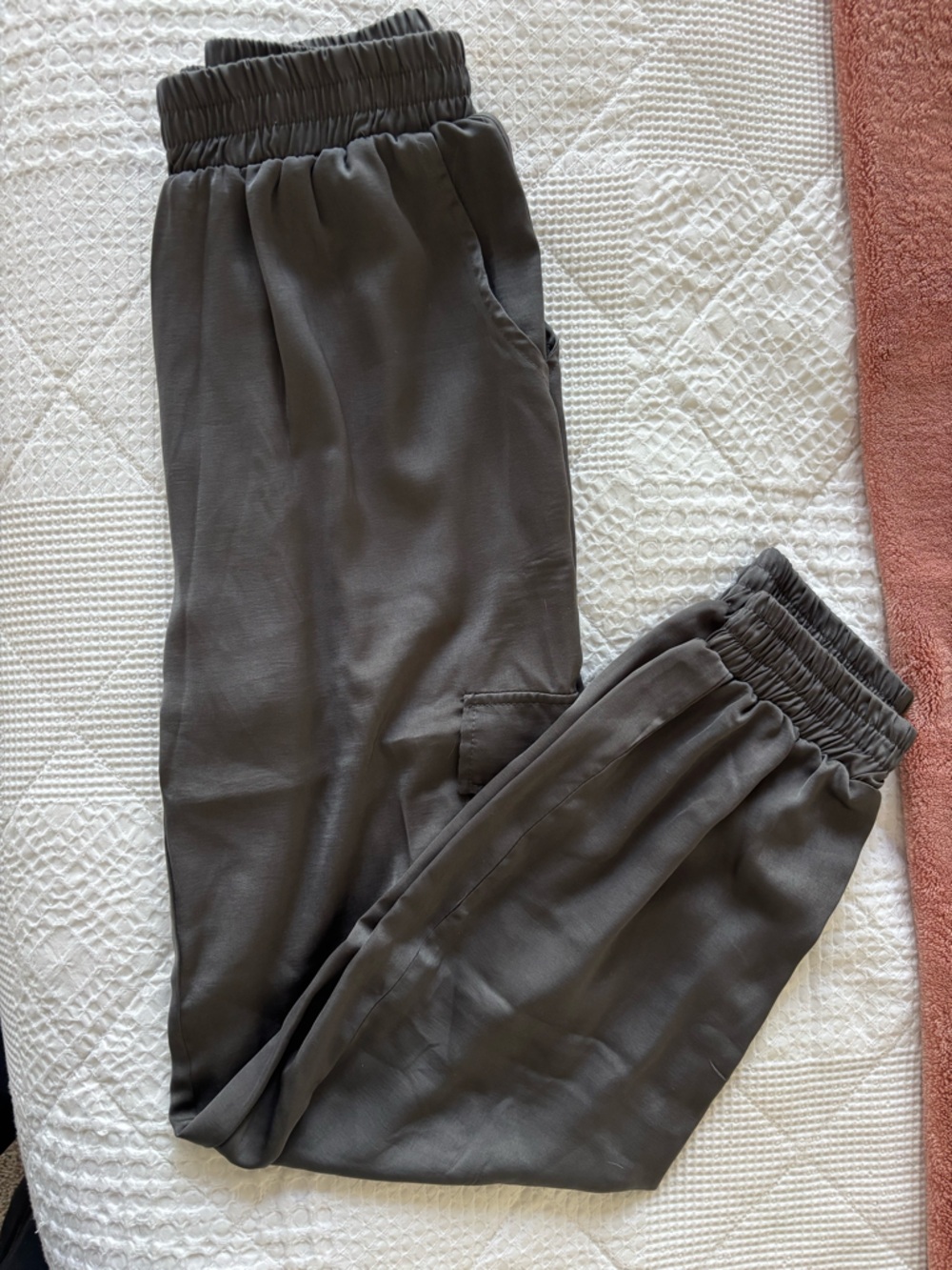 Women's Satin Elastic-Waist Cargo Joggers in Gray